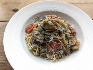 Pasta or risotto with scallops and Provence-style olive paste