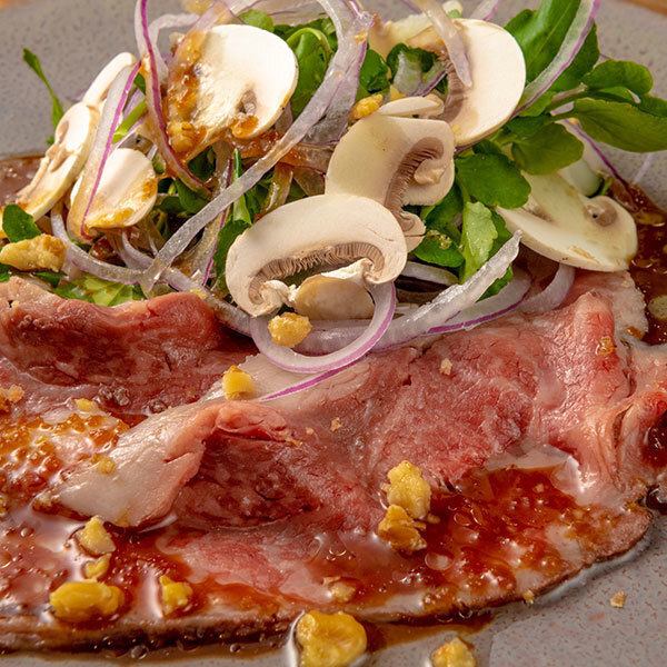 特色★肉类拼盘套餐 4000日元 ◆包含多种肉类菜肴,包括我们著名的鸡肉