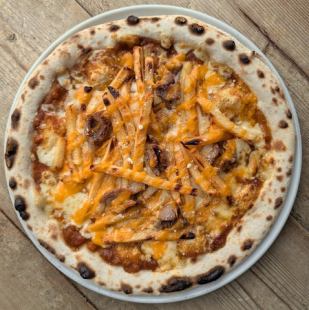 特製ビーフカレーとフライドポテトのカレーピッツァ