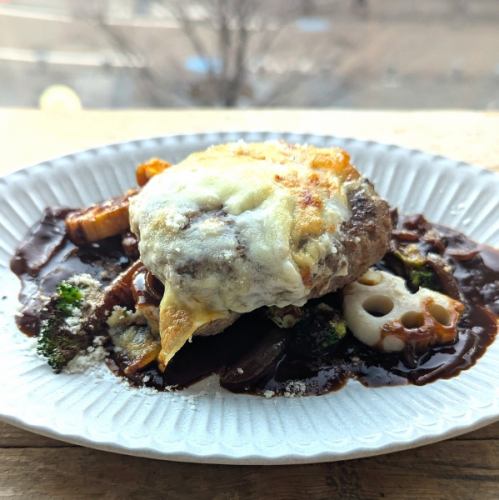 チーズデミグラスハンバーグ