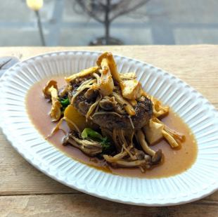 きのこ香る和風オニオンソースハンバーグ