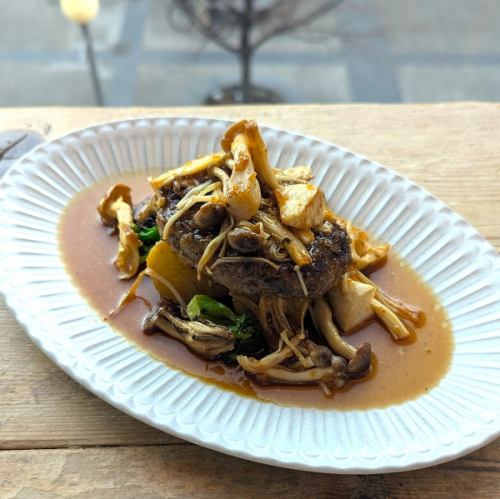 きのこ香る和風オニオンソースハンバーグ