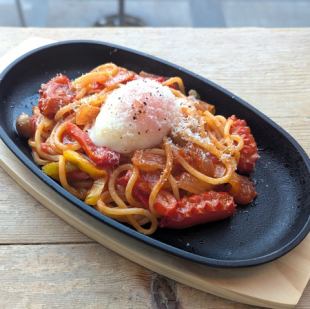 半熟卵の鉄板焼きナポリタン