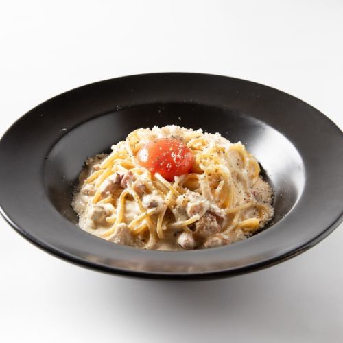 濃厚チーズとパンチェッタのカルボナーラ