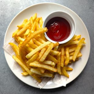 フライドポテト　大人味のケチャップ添え