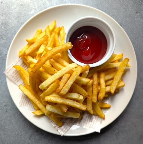 フライドポテト　大人味のケチャップ添え