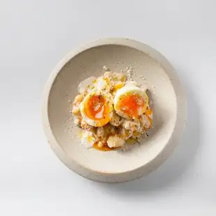 烟熏土豆沙拉配大块培根