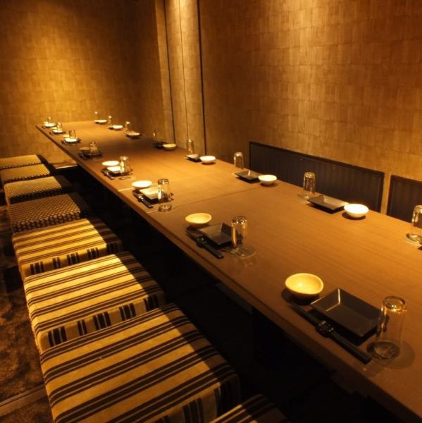 [We have private room seats that are ideal for various banquets] A stylish private room with a calm atmosphere separated by sliding doors.Please relax slowly.It can accommodate from 12 to 18 people.For banquets with a large number of people, please use this private room seat! Please relax and relax in the popular digging seats.We have many course meals!