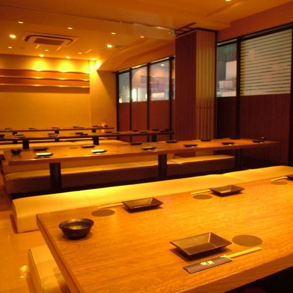 【有包廂】宴會事宜交給RAKUZO神田站前吧！我們的大型私人房間適合大型團體使用，您可以放鬆身心並享受歡樂時光。我們還設有適合中小型用餐的私人房間，非常適合家庭聚會或與朋友一起喝酒。