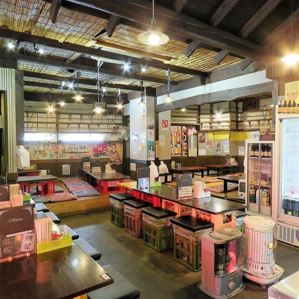 "Asakusa Sakaba Okamoto" is full of old-fashioned Showa atmosphere.We also have [terrace seats] where you can enjoy the view of Asakusa, [table seats] where you can sit calmly, and [zashiki] where you can relax.