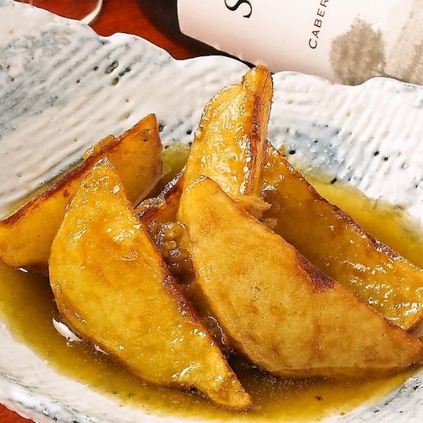 마늘의 고소한 향기가 맛을 돋보이게하는 "마늘 감자"