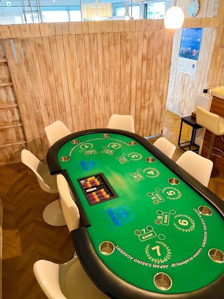 半個室のテーブル席をご用意。仲間内でワイワイお楽しみいただけるよう、貸切利用も可能です。ブラックジャックやバカラ、ルーレットが気軽にお楽しみいただけます。※テーブルの貸切利用をご希望の方はお問い合わせください。