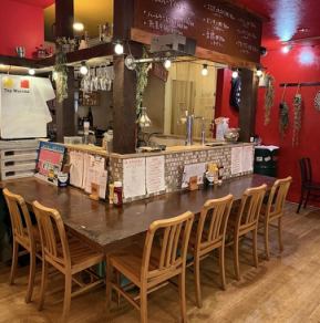 [For individuals or dates] We have counter seats available that are perfect for individuals.It's a great place to drop in for a drink by yourself after work, to enjoy a conversation with friends, or even for a date or anniversary.We look forward to your visit.