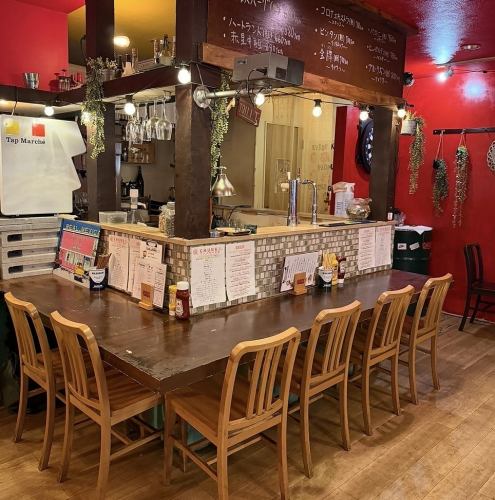 [For individuals or dates] We have counter seats available that are perfect for individuals.It's a great place to drop in for a drink by yourself after work, to enjoy a conversation with friends, or even for a date or anniversary.We look forward to your visit.