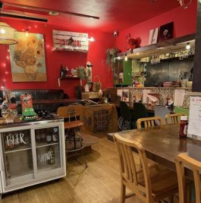 [For individuals or dates] We have counter seats available that are perfect for individuals.It's a great place to drop in for a drink by yourself after work, to enjoy a conversation with friends, or even for a date or anniversary.We look forward to your visit.