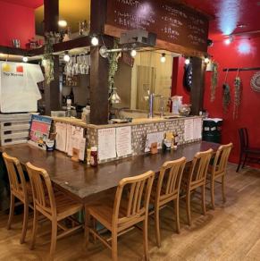 [For individuals or dates] We have counter seats available that are perfect for individuals.It's a great place to drop in for a drink by yourself after work, to enjoy a conversation with friends, or even for a date or anniversary.We look forward to your visit.