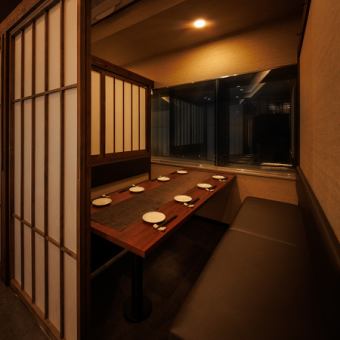 We can prepare private rooms according to the number of people in your group! The spacious space can be used for various occasions such as banquets, business entertainment, girls' nights, and group dates! The room has a door so you can relax without worrying about other customers.