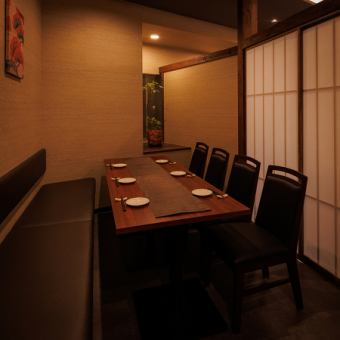 We can prepare private rooms according to the number of people in your group! The spacious space can be used for various occasions such as banquets, business entertainment, girls' nights, and group dates! The room has a door so you can relax without worrying about other customers.