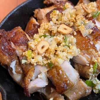 鶏ももニンニク鉄板焼き