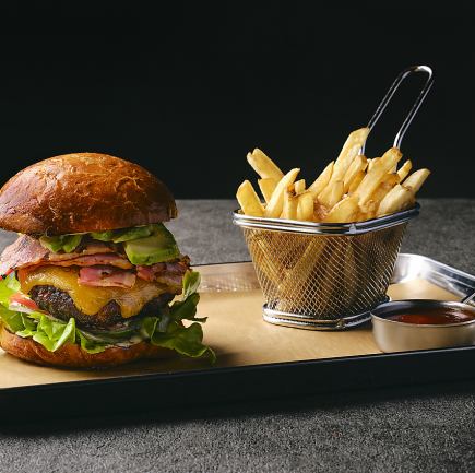 [Sunday only] Bacon and avocado 2400 yen (tax included) → 1900 yen (tax included)