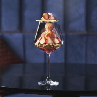 シーズナルパフェ「白いちごのエレガンス」