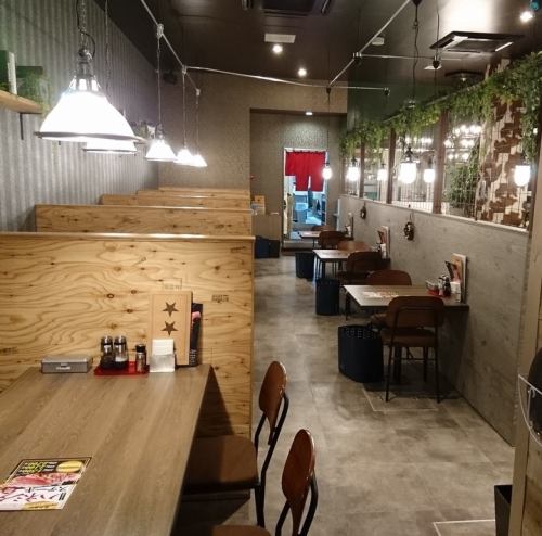 <p>The restaurant has a calm and modern atmosphere.There are spacious table seats and counter seats, so it&#39;s a popular place to relax while dining, whether you&#39;re with your family or by yourself.</p>