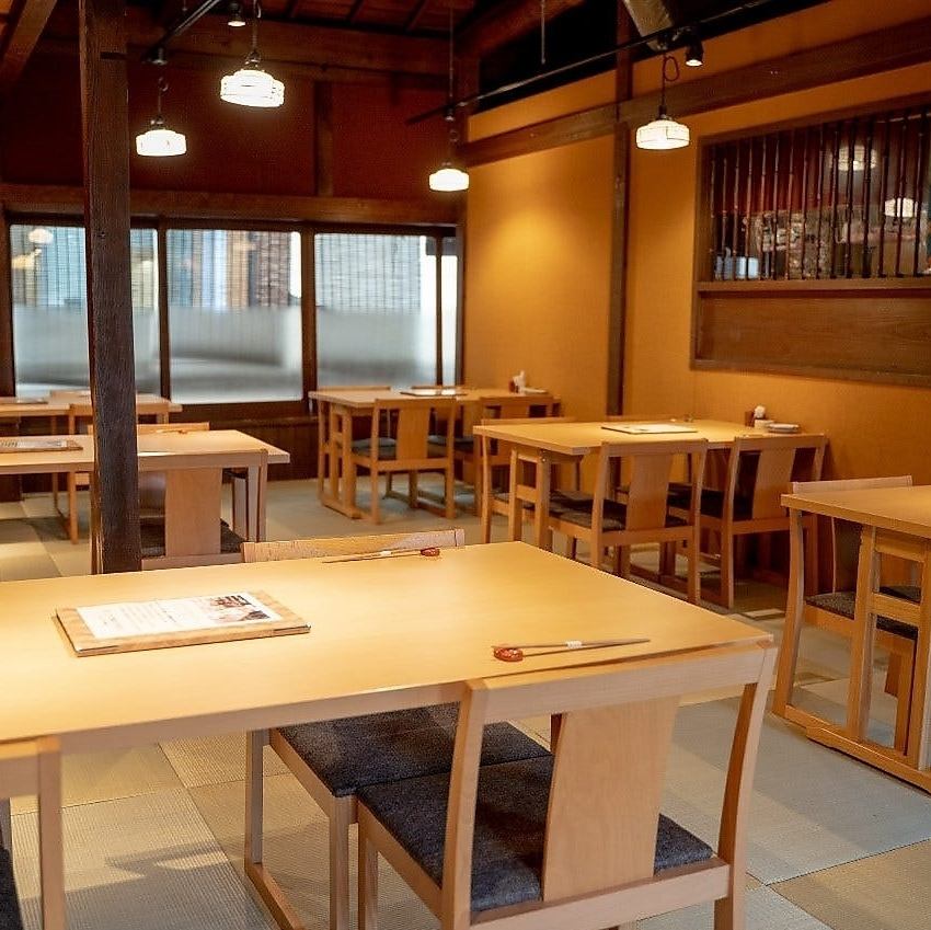 落ち着いた雰囲気の店内で過ごす、楽しい語らいのひと時・・・