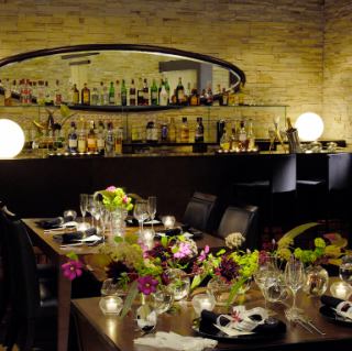 최대 8명까지 함께 이용할 수 있는 테이블석을 준비.혼자서도 이용하실 수 있습니다.