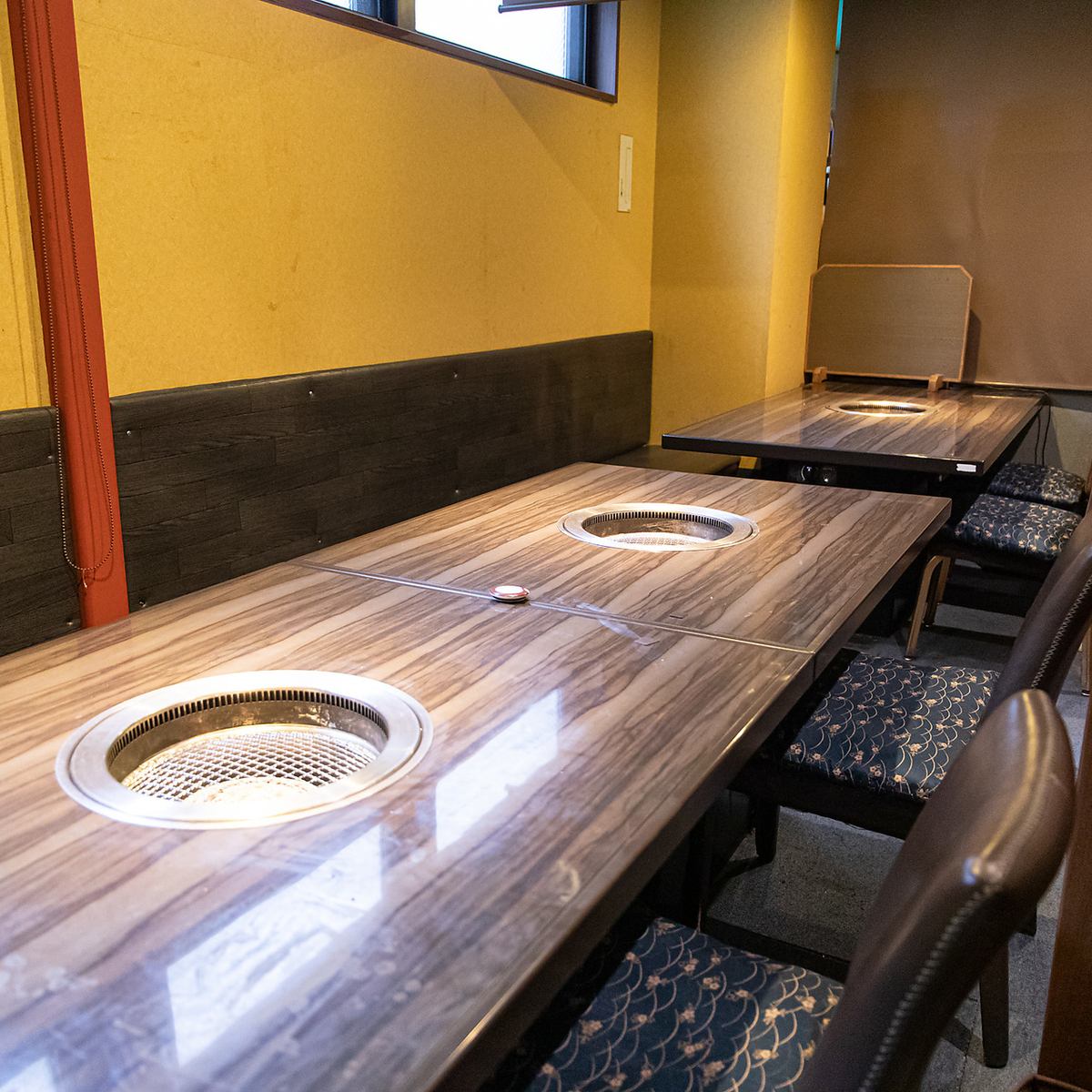 宴会場も12名様から35名様のお席もご用意しております。