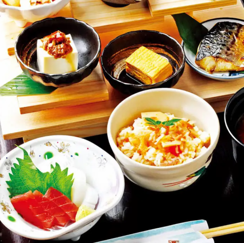 【海鮮が光る和食も充実！はやの昼御膳】