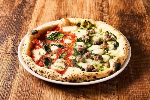 <Romana & Genovese> Anchovy-topped Margherita and Salsiccia Genovese