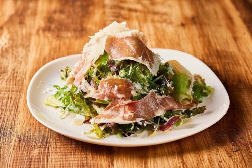 Caesar salad with carefully selected prosciutto and Parmesan