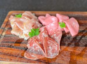 生ハムサラミ盛り合わせ