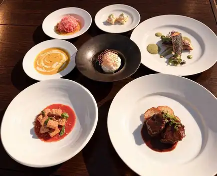 Limited time offer on December 24th and 25th: [Start time 8:00-8:30 PM] ◆Includes a glass of wine◆ Christmas Course (8 dishes) 6,500 yen