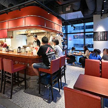 デートからご接待、各種宴会など幅広くご利用ください。美味しい料理と美味しいお酒があれば、会話も弾みます♪当店のお料理で楽しいひとときの演出をお手伝いします！初めての方でもご満足いただけるような品揃えでお迎えします！各種宴会やご友人との飲み会、ご家族で気兼ねなくご来店くださいませ。
