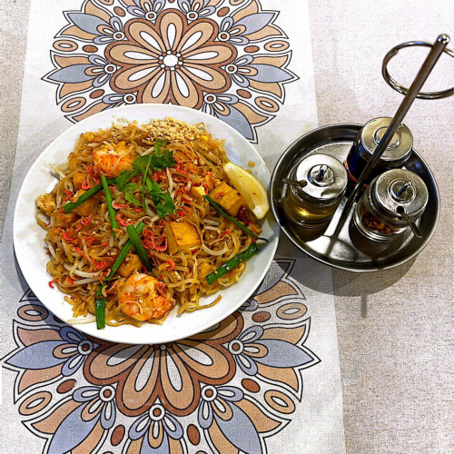 海老と豆腐が香ばしい 本場仕込みのパッタイ