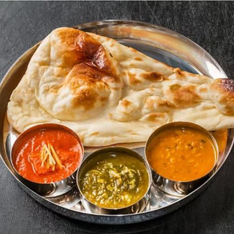 ランチはカレーのナンの種類も豊富！