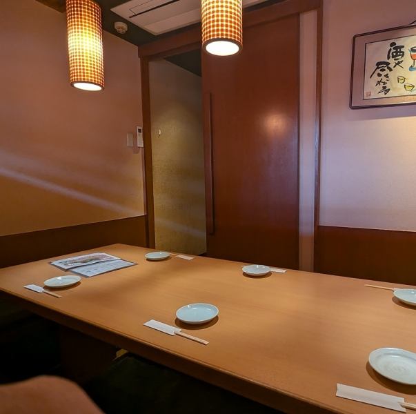 【個室】6名様～10名様までOKの掘りごたつ席の個室がございます。1室のみの大人気のお席ですので、お早めにご予約下さい。グループでの女子会、接待などの大切な集まりにも是非ご利用ください。
