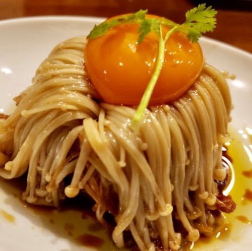 えのきのステーキ 卵黄のせ