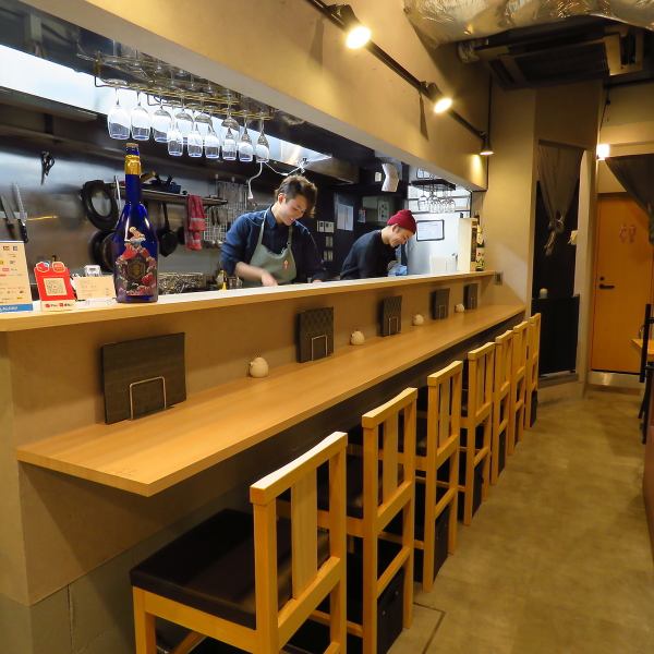 At the counter seats, you can enjoy your meal while feeling close to the chef.Watching the cooking techniques being prepared in front of your eyes and the aromas spreading to your nose feels like a real show.Spend a special time while enjoying the luxurious sense of togetherness!☆