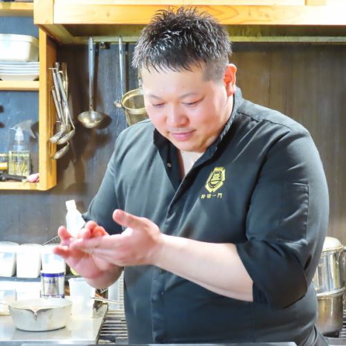 『カウンターの鮨は高い』というイメージを払拭する。