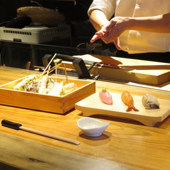 [じごろ]の和の集大成は鮨・串天ぷら居酒屋。カウンターで鮨を嗜む大人の贅沢空間。