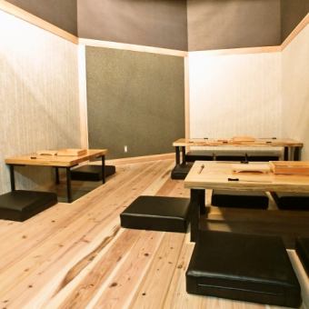 A parlor with a 7-seat moat kotatsu
