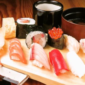 【午餐】特製手握壽司13份&天婦羅5種「壽司/天婦羅午餐」2500日圓（含稅）