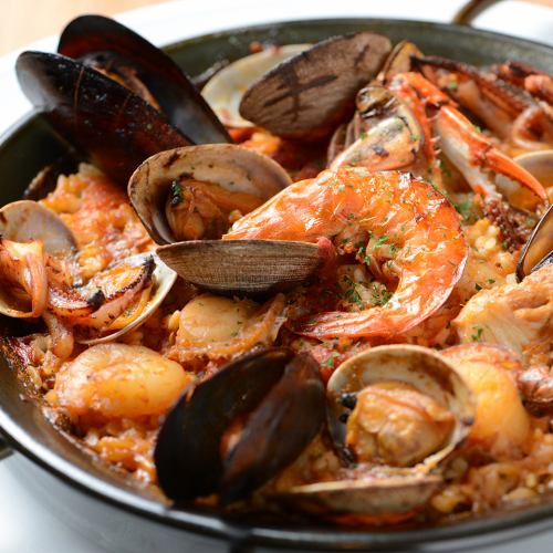 Mediterranean taste !! Plenty of seafood !! Paella 3-4 servings