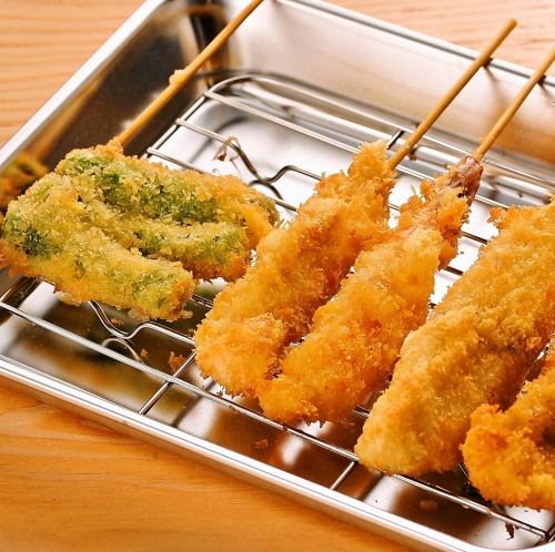 Our proud kushikatsu from 110 yen (tax included)