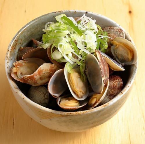 Mountain of clams steamed in sake