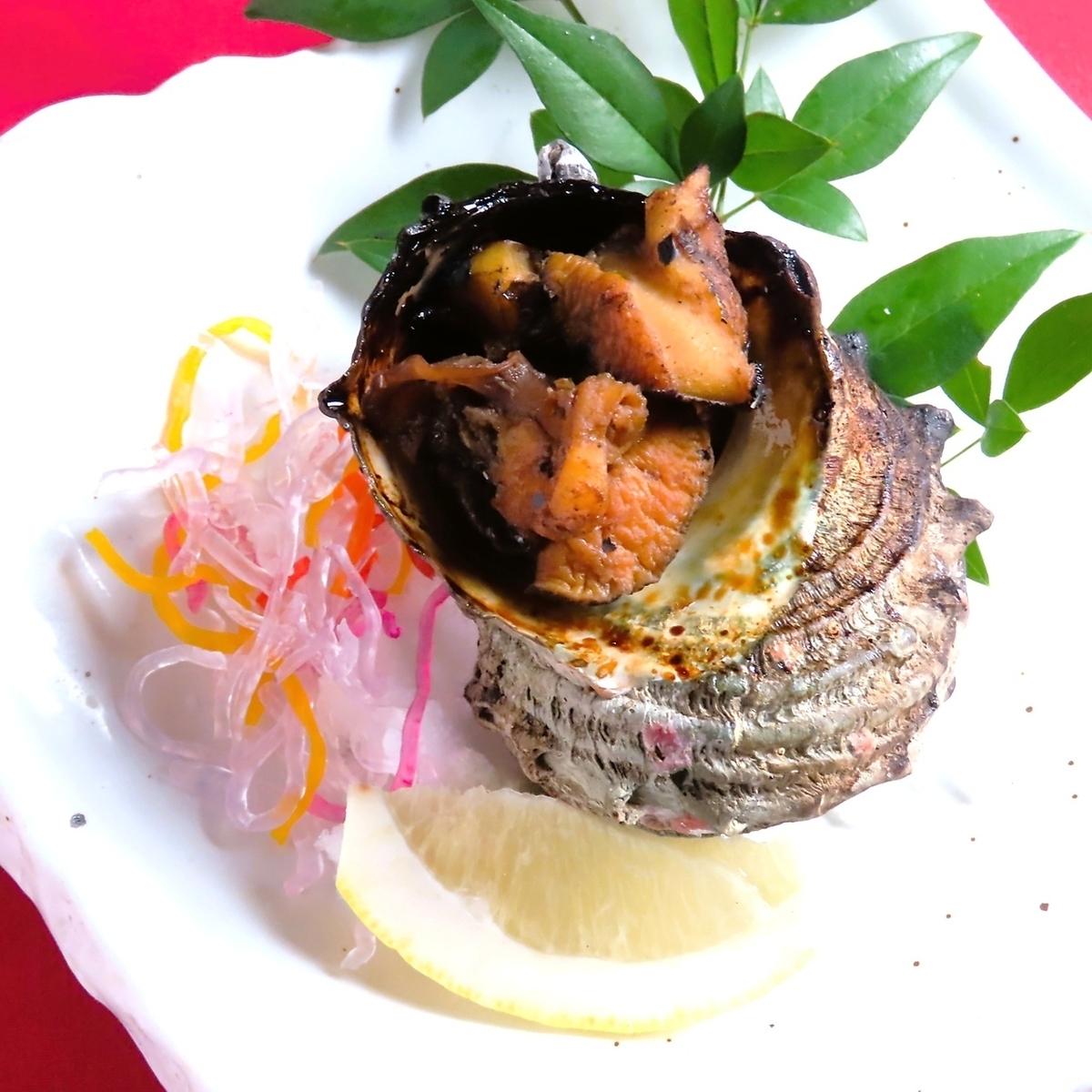 旬の採れたて食材を贅沢に使用！