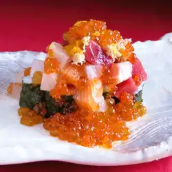 【店主自慢の】名物！海の幸なだれ巻き 
