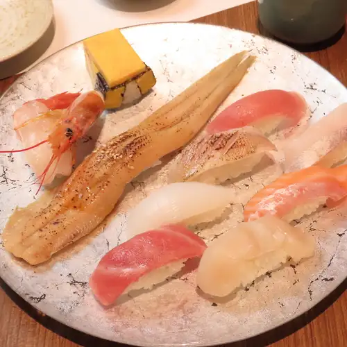 職人が握る寿司が自慢♪本格派大衆酒場で極みの握り寿司